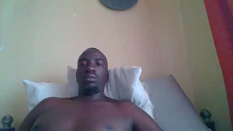 Snapshot of zlatann2012 chatting on 14, 10, 2025 Zlatann2012 online show from 14, 10, 2025