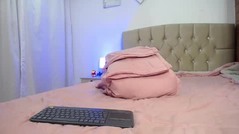 Snapshot of zoe_alanaa chatting on 2, 2, 2025 ZOEE online show from 2, 2, 2025