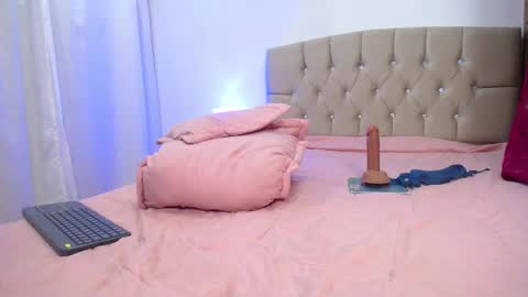 Snapshot of zoe_alanaa chatting on 13, 2, 2025 ZOEE online show from 13, 2, 2025