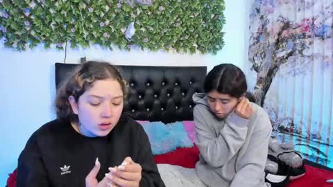 Zoe And Valeria online show from 29, 4, 2026