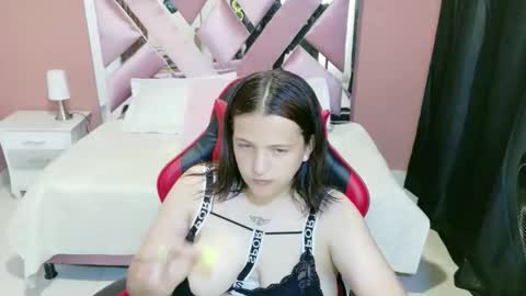 Snapshot of zoe_green01 chatting on 6, 4, 2026 zoe online show from 6, 4, 2026