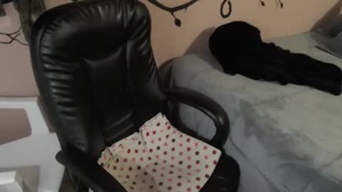 Zoe Koller online show from 10, 4, 2026