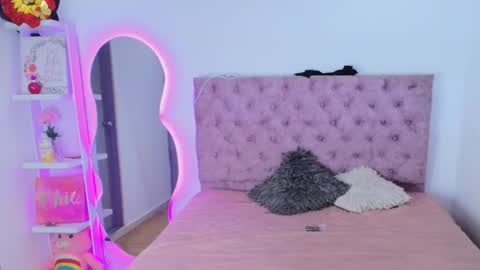 zoe_kravitx_ online show from 11, 2, 2026