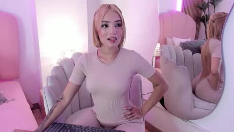 zoe lee    online show from 28, 9, 2025