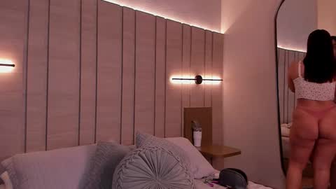 zoe_mhendez online show from 13, 1, 2026