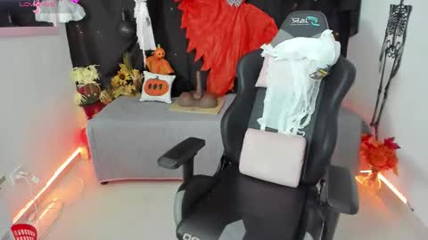 zoe_sullivan_ online show from 2, 10, 2025