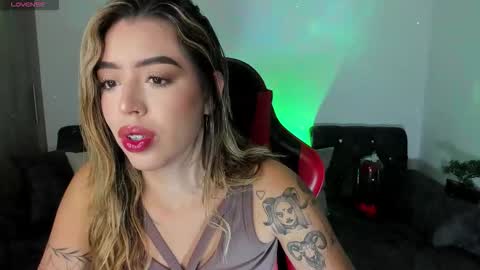 Snapshot of zoee_jackson chatting on 15, 11, 2025 zoee jackson online show from 15, 11, 2025