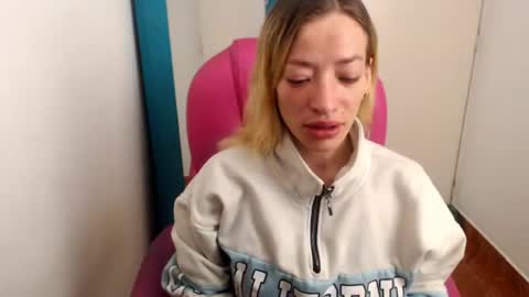 Snapshot of zoee_joness chatting on 3, 8, 2026 zoe online show from 3, 8, 2026