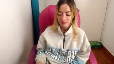 Snapshot of zoee_joness chatting on 3, 8, 2026 zoe online show from 3, 8, 2026