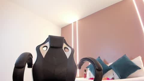 zoee_zi online show from 14, 3, 2026