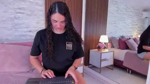 Snapshot of zoehiltonx chatting on 17, 7, 2026 zoehiltonx online show from 17, 7, 2026