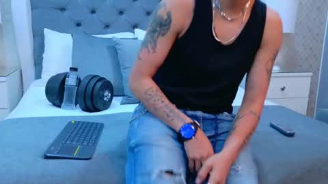 Zoe Krug online show from 3, 11, 2025