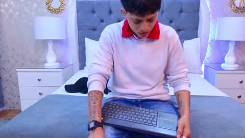 Zoe Krug online show from 29, 11, 2025