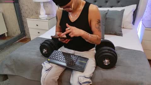 Zoe Krug online show from 20, 12, 2025