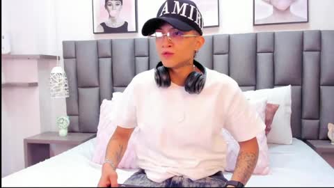 Zoe Krug online show from 13, 3, 2026