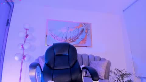 Zoe Presley  online show from 7, 11, 2025