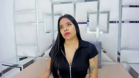 ZoeSwam online show from 8, 3, 2025