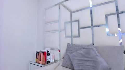 ZoeSwam online show from 17, 12, 2025