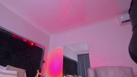 zoevidal_ online show from 13, 2, 2025