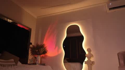 zoevidal_ online show from 5, 12, 2025