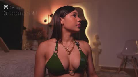 zoevidal_ online show from 5, 3, 2026