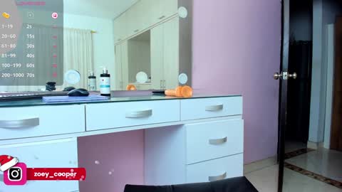 Snapshot of zoey_cooper chatting on 11, 12, 2024 zoey Independent model online show from 11, 12, 2024