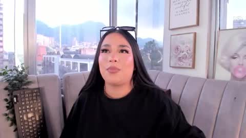 zoey thommpson online show from 10, 10, 2025