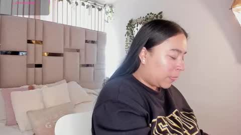 Snapshot of zoey_thommpson chatting on 11, 1, 2026 zoey thommpson online show from 11, 1, 2026