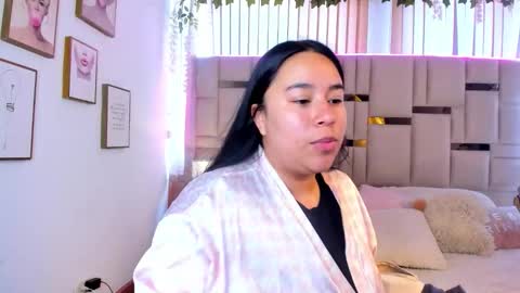 Snapshot of zoey_thommpson chatting on 3, 3, 2026 zoey thommpson online show from 3, 3, 2026