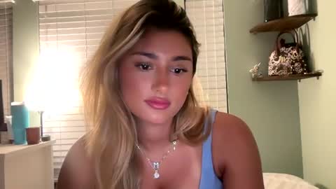 Snapshot of zoeycaldwellxo chatting on 4, 8, 2026 make sure you follow my FREE Onlyfans online show from 4, 8, 2026