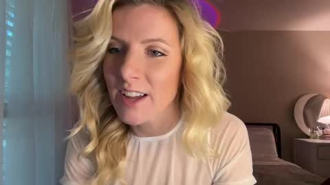 Zoeydanner online show from 2, 12, 2024