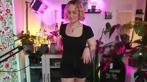 Zoey Ryan online show from 15, 12, 2025