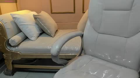 Snapshot of zoeysnow chatting on 28, 11, 2025 Z O E online show from 28, 11, 2025