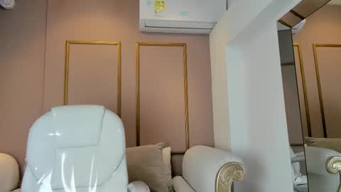 Snapshot of zoeysnow chatting on 5, 12, 2025 Z O E online show from 5, 12, 2025