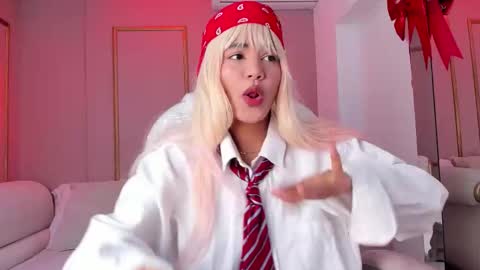 Snapshot of zoeysnow chatting on 15, 12, 2025 Z O E online show from 15, 12, 2025