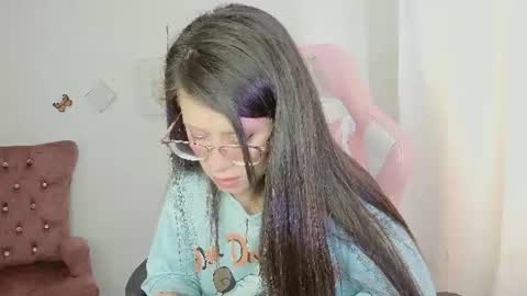 Snapshot of zooeybelair chatting on 23, 6, 2026 Alicie online show from 23, 6, 2026