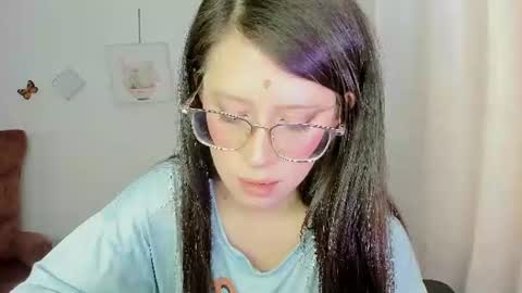 Snapshot of zooeybelair chatting on 26, 6, 2026 Alicie online show from 26, 6, 2026