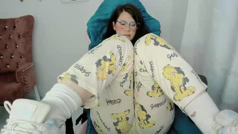 Snapshot of zooeybelair chatting on 18, 7, 2026 Alicie online show from 18, 7, 2026