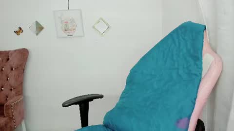 Snapshot of zooeybelair chatting on 20, 7, 2026 Alicie online show from 20, 7, 2026