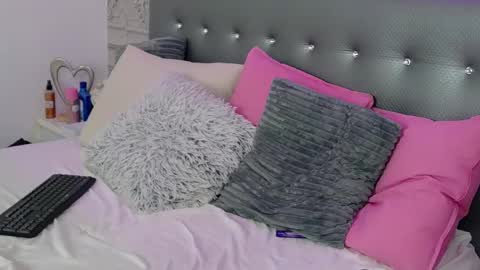 Snapshot of zurisaint chatting on 12, 1, 2026 zurisaint online show from 12, 1, 2026