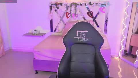 Snapshot of zury_tay chatting on 8, 10, 2025 ZURY online show from 8, 10, 2025