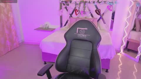 Snapshot of zury_tay chatting on 28, 10, 2025 ZURY online show from 28, 10, 2025