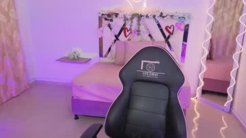 Snapshot of zury_tay chatting on 6, 11, 2025 ZURY online show from 6, 11, 2025