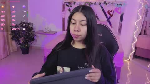 Snapshot of zury_tay chatting on 8, 11, 2025 ZURY online show from 8, 11, 2025