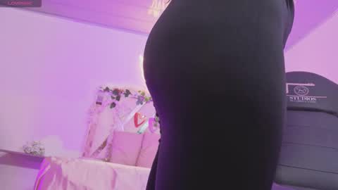 Snapshot of zury_tay chatting on 26, 11, 2025 ZURY online show from 26, 11, 2025