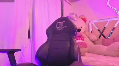 Snapshot of zury_tay chatting on 20, 5, 2026 ZURY online show from 20, 5, 2026