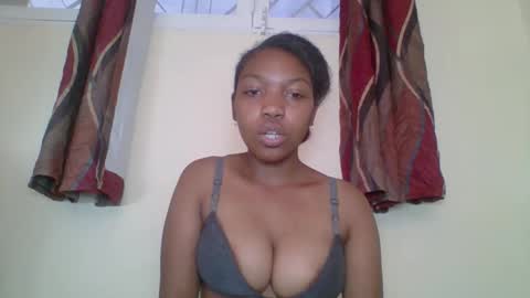 zyraelle_01 online show from 22, 4, 2026