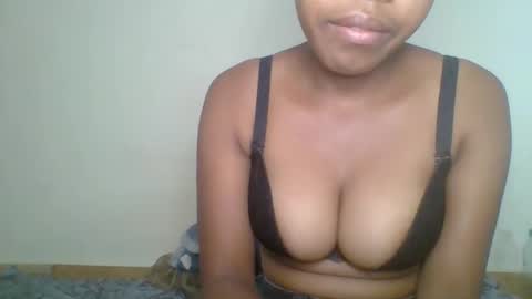 zyraelle_01 online show from 17, 5, 2026
