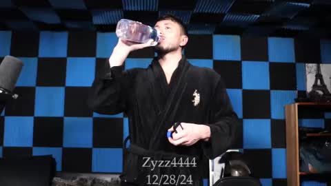 Snapshot of zyzz4444 chatting on 29, 12, 2024 Greek God online show from 29, 12, 2024