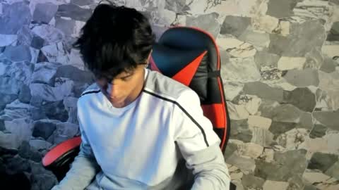 zyzz_1812 online show from 12, 5, 2026
